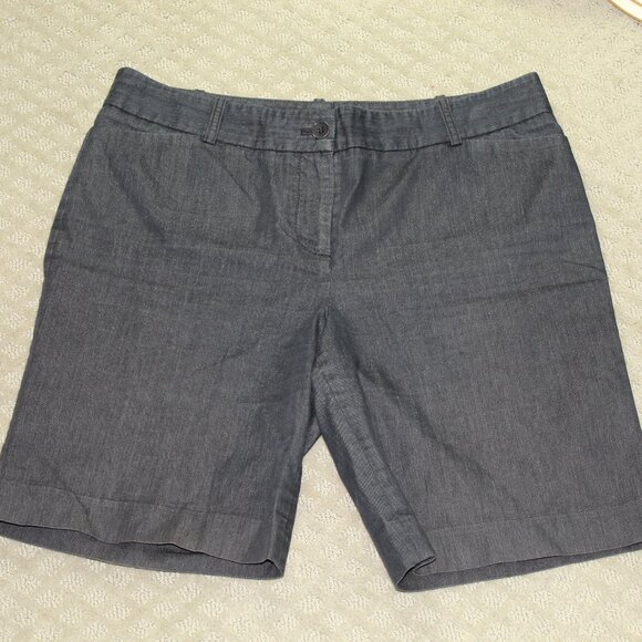 Talbots Women's Size 10P Chambray Dark Blue Bermuda 9" Shorts - Picture 1 of 6